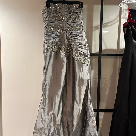 Wore for a sons wedding. The lining is well made. Inside bra. - Picture 7 of 7